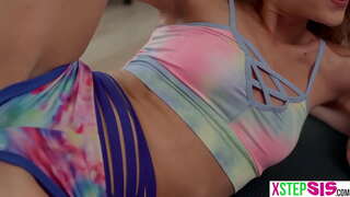 Крошечная топтомо айым жана анын близкий бири заставили жыйынды тазаланды алууга неожиданный стояк алар үчүн