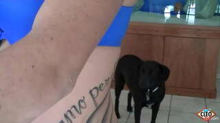 Ankre Babe Li yo Cleo renmen yo bay yon men ede, lè yon gwo dick bezwen yo lage estrès, menm pi plis si li te ka jwenn cho kom tout lòt peyi sou l &#039; tits! Se konsa bèl! Full Videyo &amp;amp; Tout Nan Li Yo Cleo @ ItsCleoLive.com!