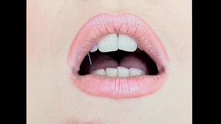 Angela वाघ - समलिंगी संबंध ठेवणारी स्त्री - पांढरा