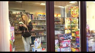 ���ွေး adores blowjobs တွေအများကြီး