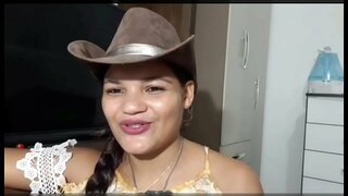 Pastaj, duke e bërë të vështirë anal të bëni seks në mes të xhunglës Pastaj, duke e bërë të vështirë anal të bëni seks në mes të xhunglës