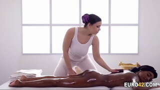 ���ी प्रेम माझे समलिंगी संबंध ठेवणारी स्त्री मसाजर प्रचंड स्तन