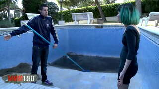 ايمو في سن المراهقة مع الأخضر الشعر مارس الجنس العميق و نائب الرئيس على الوجه